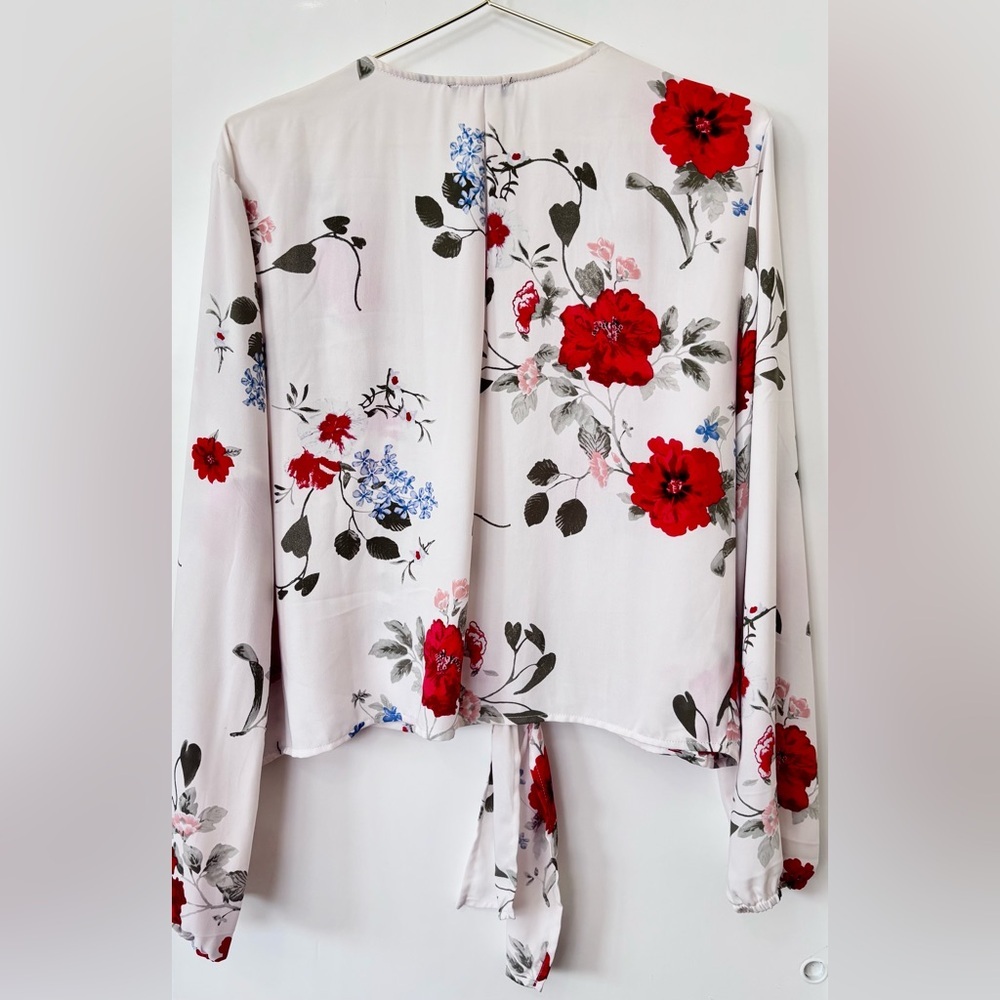 Dynamite| Y2K White Red Blue Silky Floral Print Blouse with Tie-Front Sz XL - Picture 4 of 5